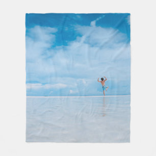 Im Wasserkörper stehende Person Fleecedecke