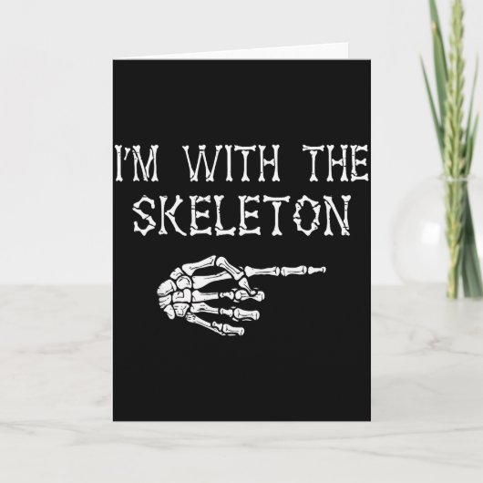 I'm With Skeleton Funny Couples Matching Halloween Karte (Vorderseite)