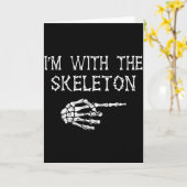 I'm With Skeleton Funny Couples Matching Halloween Karte (Gelbe Blume)