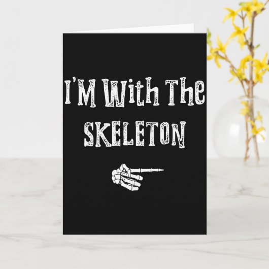 I'm With Skeleton Halloween Costume Funny Couples  Karte (Gelbe Blume)