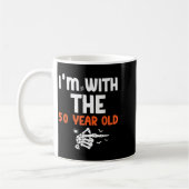 I'm With The 50 Year Old 50th Birthday Halloween C Kaffeetasse (Links)