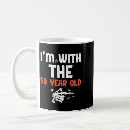 I'm With The 50 Year Old 50th Birthday Halloween C Kaffeetasse (Links)