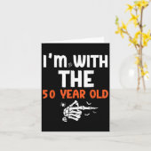 I'm With The 50 Year Old 50th Birthday Halloween C Karte (Gelbe Blume)
