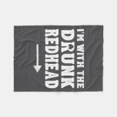 I'm With The Drunk Redhead Funny St Patricks Day Fleecedecke (Vorderseite (Horizontal))