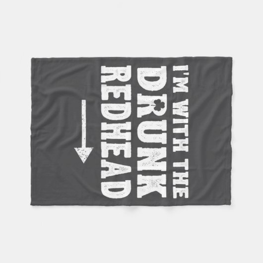 I'm With The Drunk Redhead Funny St Patricks Day Fleecedecke (Vorderseite (Horizontal))