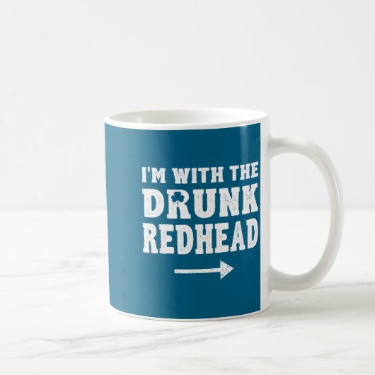 I'm With The Drunk Redhead Funny St Patricks Day Kaffeetasse (Rechts)