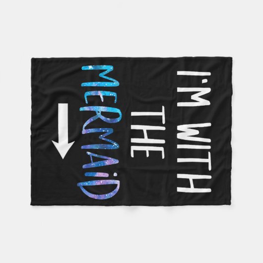 I'm With The Mermaid Funny Lazy Mermaid Halloween Fleecedecke (Vorderseite (Horizontal))
