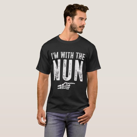 I'm With The Nun Easy Costume Halloween Couples Ma T-Shirt (Vorne ganz)