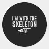 I'm With The Skeleton Easy Costume Halloween Coupl Runder Aufkleber (Vorderseite)