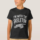 I'm With The Skeleton Funny Halloween Costume  T-Shirt (Vorderseite)