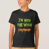 I'm With The Witch Funny Halloween His And Her  T-Shirt (Vorderseite)