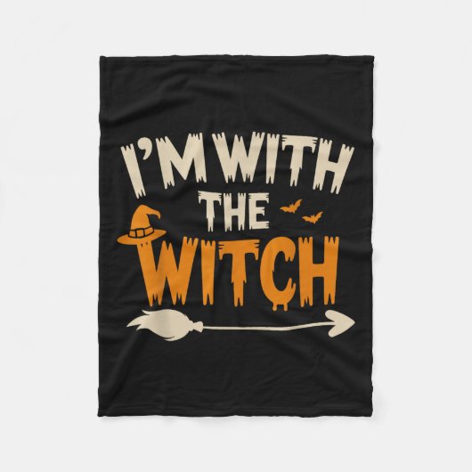 I'm With The Witch Funny Husband Halloween Costume Fleecedecke (Vorderseite)
