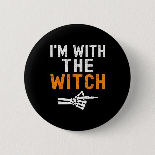 I'm With The Witch Funny Skeleton Halloween Matchi Button (Vorderseite)