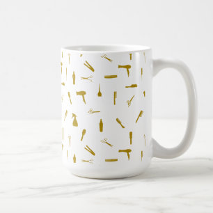 Imitat-Glitzer-Haar-Stylist bearbeitet Kaffeetasse