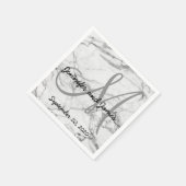 Imitat-graues Marmorierungmonogramm nennt Hochzeit Serviette (Ecke)