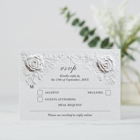 Imitate Embossed Rose Elegantes Script QR Code Hoc RSVP Karte (Stehend Vorderseite)