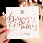 Imitate für benutzerdefinierte Logos Rose Gold Scr Karte<br><div class="desc">Maßgeschneiderte moderne Sauberkeit und Minimalistische zwei Seiten Druck glamouröse Square Business Happy Geburtstag Flat Grußkarte. Ersetzen Sie das Logo hier durch Ihr eigenes Logo. Entworfen als Vorlage für Ihre einfache Personalisierung. Dieses Design ist mit einer Simulation von Imitaten Rose Gold-Folie handgeschriebenen Skripttext auf einem weißen Hintergrund. Die Hintergrundfarbe kann in...</div>