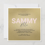 Imitate Gold Bat Mitzvah Einladung<br><div class="desc">Diese quadratische Fledermausmitzvah-Party Einladung zeigt Ihr Set in einem kühlen, modernen Schriftart mit Ihrem Vornamen in trendiger handgeschriebener Schrift Typografie über einem Imitat goldenen Hintergrund. Die Einlagekarte kehrt zu einem kostenlosen Vollkohlegrau zurück. Eine niedliche aber einfache Wahl für das stilvolle Party Ihres Mädchens. Besuchen Sie DoTellABelle auf Zazzle, um mehr...</div>