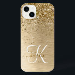 Imitate Gold Brushed Metal Glitzer Monogram Name iPhone 14 Plus Hülle<br><div class="desc">Dieses schicke iPhone-Gehäuse mit hübschem vergoldeten Glitzer auf goldgebürstetem metallischem Hintergrund ist einfach zu personalisieren.</div>