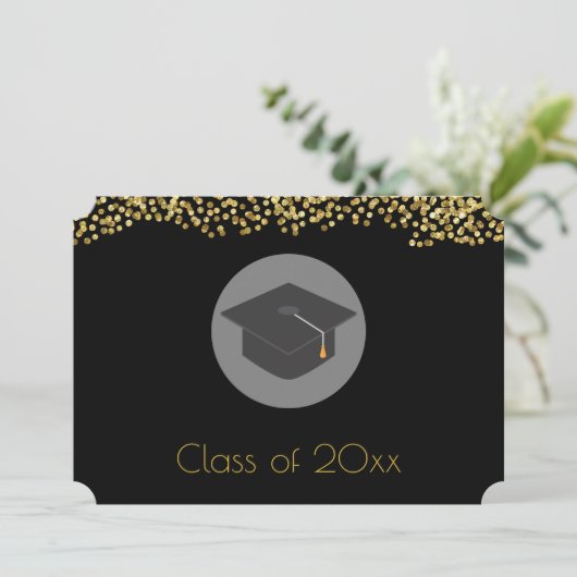 Imitate Gold Confetti & Graduation Cap Class 20xx Einladung (Stehend Vorderseite)