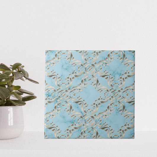 Imitate Gold Damask Muster auf einem hellblauen Ma Fliese