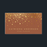 Imitate Gold Foil Confetti Business Card | Terraco Visitenkarte<br><div class="desc">Mit dieser modernen Visitenkarte machen Sie einen ersten Eindruck. Es ist mit Imitaten goldgeflochtene Konfetti-Punkte,  einfache Typografie und Terrakotta-Hintergrund. Personalisieren Sie diese,  indem Sie Ihre Daten hinzufügen. Diese Terracotta Visitenkarte ist in anderen Farben und Cardstock erhältlich.</div>