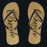 Imitate Gold Glitzer Hochzeitskippen Flops für Bra Badesandalen<br><div class="desc">Imitate Gold Glitzer Hochzeit Flip Flops für Braut und Bräutigam. Benutzerdefinierte Farbe für ihn und sie. Goldene funkelnd Textur mit glitzernden Glittern und glitzernden Glimmern. Glamouröse Sandalen für Damen und Herren. Niedliches Gastgeschenk zum Thema Hochzeit, Hochzeit, Brautparty, Verlobung, Geburtstag, Grillen, Bachelorette, Mädchenwochenende usw. Klassische Bräunungsflipflops mit stilvoller Typografie. Machen Sie...</div>