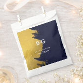 Imitate Gold Navy Blue Monogram Wedding Geschenktütchen (Ausgeschnitten)