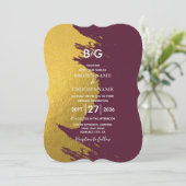 Imitate Gold Pinselstriche & Burgund mit Monogramm Einladung (Stehend Vorderseite)