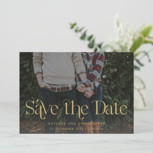 Imitate Gold Typografie QR Code Foto Save The Date (Stehend Vorderseite)
