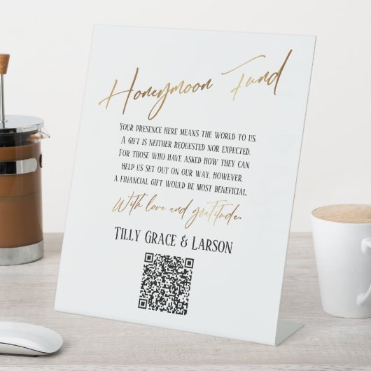 Imitate Gold Typografy Honeymoon Fund QR Code Sockelschild (In Situ)