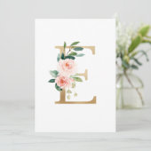 Imitate Goldfolie Letter E Blush Floral Monogramm Einladung (Stehend Vorderseite)