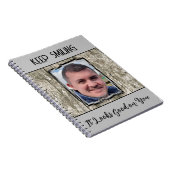 Imitate graue Holzeffekt behielt lächelndes Foto S Notizblock (Rechte Seite)