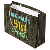 Imitate Holz, Textanstrich, 51. Geburtstag + Name Große Geschenktüte (Rückseite Schrägansicht)