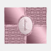 Imitate Lace Satin Jewels Pink Monogram Fleecedecke (Vorderseite (Horizontal))