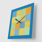 Imitate-Patchwork, Affodils, Polkas, Karos auf Blu Quadratische Wanduhr (Winkel)