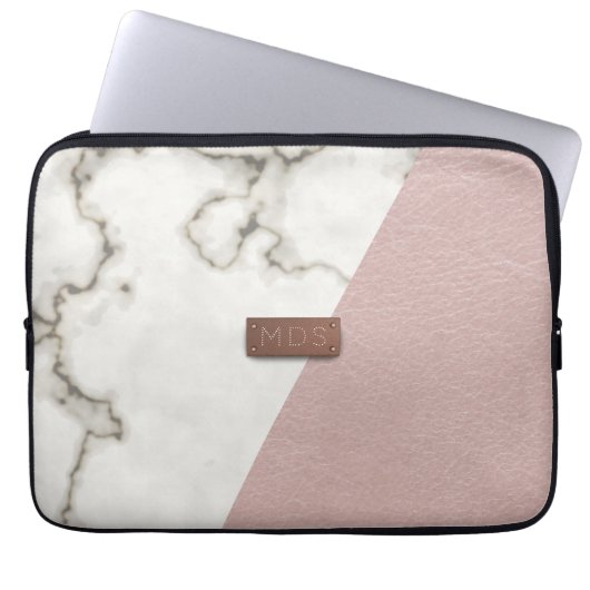 Imitate Rosa Ledermarben Moderne Monogramm Laptopschutzhülle (Vorderseite)