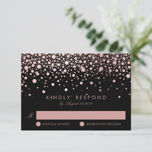 Imitate Rose Gold Confetti Dots Black Wedding RSVP (Stehend Vorderseite)