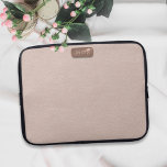 Imitate Rose Gold Leder Blush Pink Gehäuse Laptopschutzhülle<br><div class="desc">Ein modernes,  tausendjährig rosafarbenes Leder mit visuellem Foto-Effekt,  der flach mit einer Rose goldfarben lackierten Namenschild bedruckt ist,  wird mit Ihren Initialen auf der Oberfläche,  die sich um Ihre schlanke Technik kümmern,  großartig aussehen. Alle Imitate und fabelhaft - keine rosa Kühe wurden bei der Herstellung verletzt.</div>