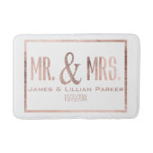 Imitate Rose Gold Mr. und Mrs. Monogram Wedding Badematte (Vorderseite)
