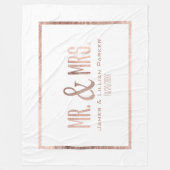 Imitate Rose Gold Mr. und Mrs. Monogram Wedding Fleecedecke (Vorderseite)
