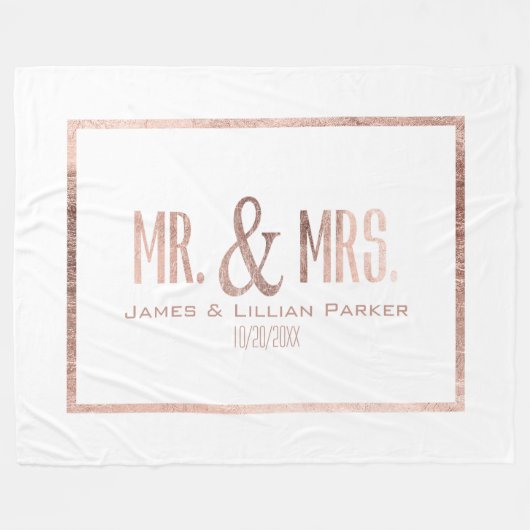 Imitate Rose Gold Mr. und Mrs. Monogram Wedding Fleecedecke (Vorderseite (Horizontal))