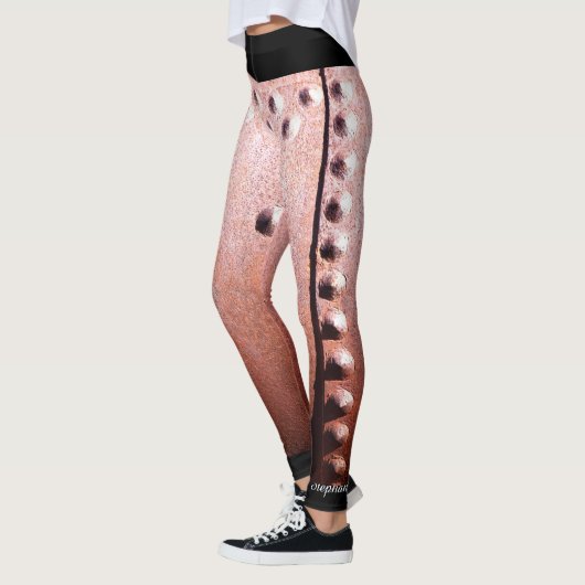 Imitate Rustikales, rostes Metall mit dem Namen au Leggings (Links)