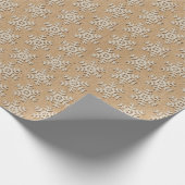 Imitate Schneeflocke auf braunem Kraft-Look Geschenkpapier (Ecke)