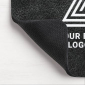 Imitate Schwarzes Leder Modernes Business-Logo Mousepad (Ecke)