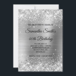 Imitate Silber Glitzer und Shiny Foil 40. Geburtst Einladung<br><div class="desc">Eine glamouröse mit Monogramm 40. Geburtstags-12x18 Einladung für sie. Imitate funkelnd silberner Glitzer gegen ein koordinierendes Imitat glänzend gebürstete Metallfolienbild. Das extravagante Schwarz-Weiß-Kalligraphie-Monogramm und -Text kann angepasst werden. Das ganze funkelnde und silberne Glanz dieses modernen mädchenhaften Designs ist digitale Grafik.</div>
