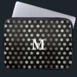 Imitate Silver Glitzer & Black Monogram Polka Dot Laptopschutzhülle<br><div class="desc">Dekorieren Sie Ihren Computer mit diesem edlen und niedlichen Imitat silber und schwarz polka dot computer ärmel. Fügen Sie Ihren Initial für ein Monogramm hinzu oder löschen Sie ihn für nur das Design.</div>