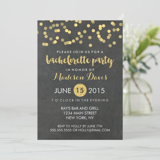 Imitats Gold Glitzer Chalkboard Junggeselinnen-Abs Einladung (Stehend Vorderseite)