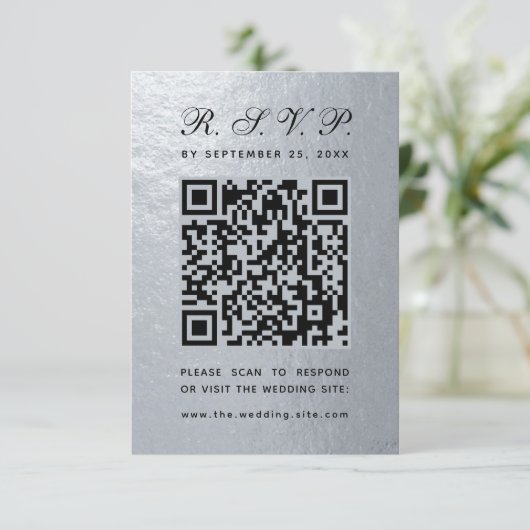 Imitats Silver Foil QR Code Schwarzes Skript Hochz RSVP Karte (Stehend Vorderseite)