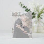 Imitats Vellum Elegantes Script Foto Save the Date Einladungspostkarte (Stehend Vorderseite)